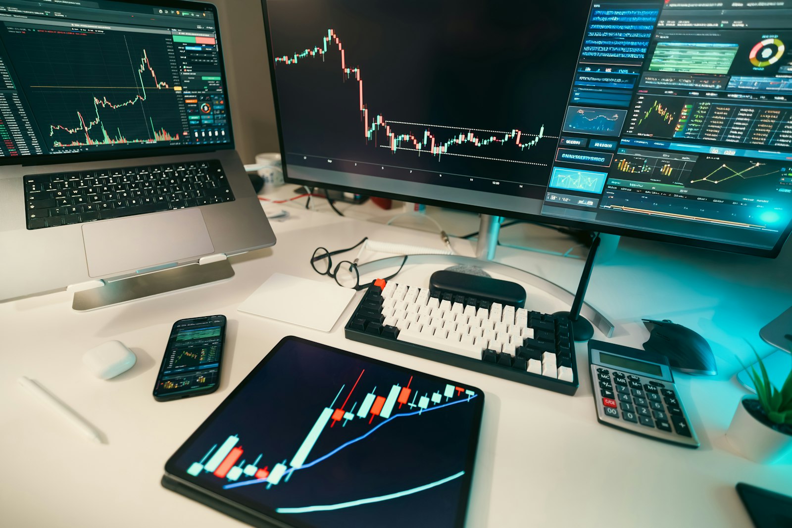 Cyber Futures Gelar Seminar Edukasi Trading Emas di Jakarta